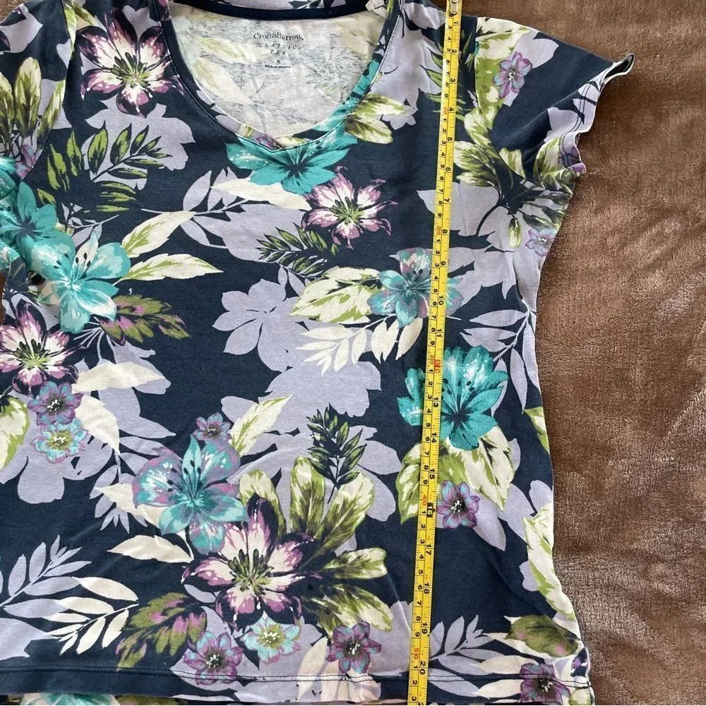 Croft & Barrow Women’s Floral Short Sleeve V-Neck Top - Blue and Green Size S - Picture 5 of 6